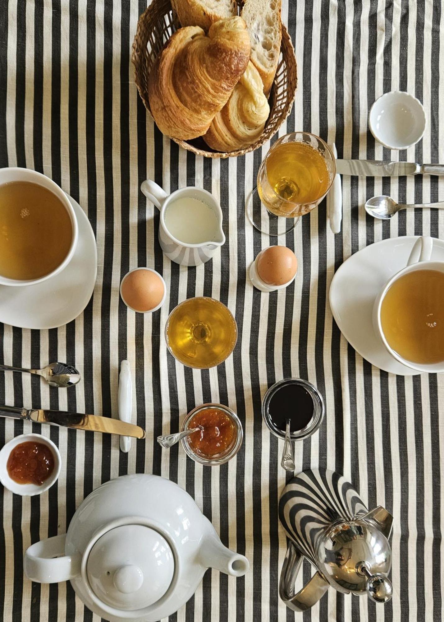 Le Prieure Barfleur Bed & Breakfast Екстериор снимка